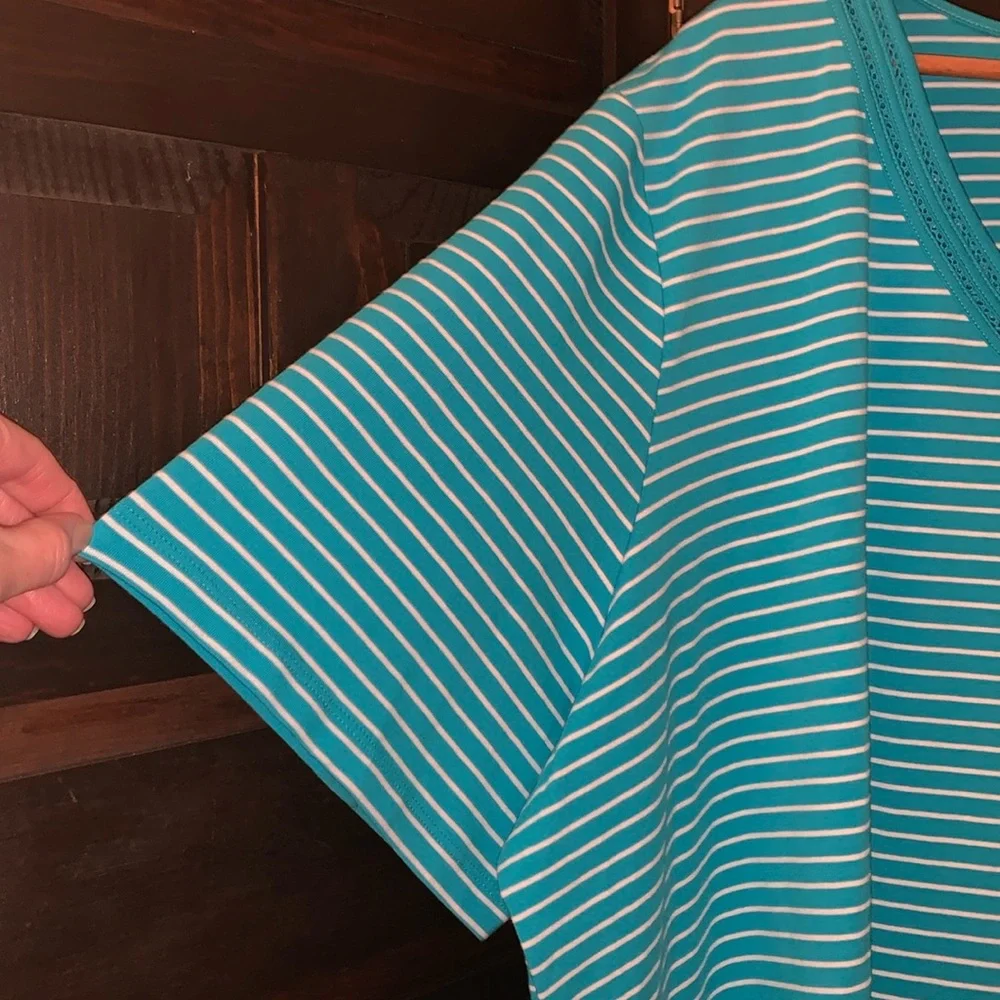Catherine’s Teal Blue & White Striped V-Neck t-shirt women’s 3XL , 26-28W, NWT - Picture 7 of 9